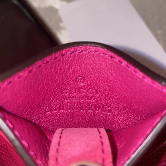 Gucci Pink Patent Leather Monogram  Credit Card Case  Condition like new - Picture 10 of 12